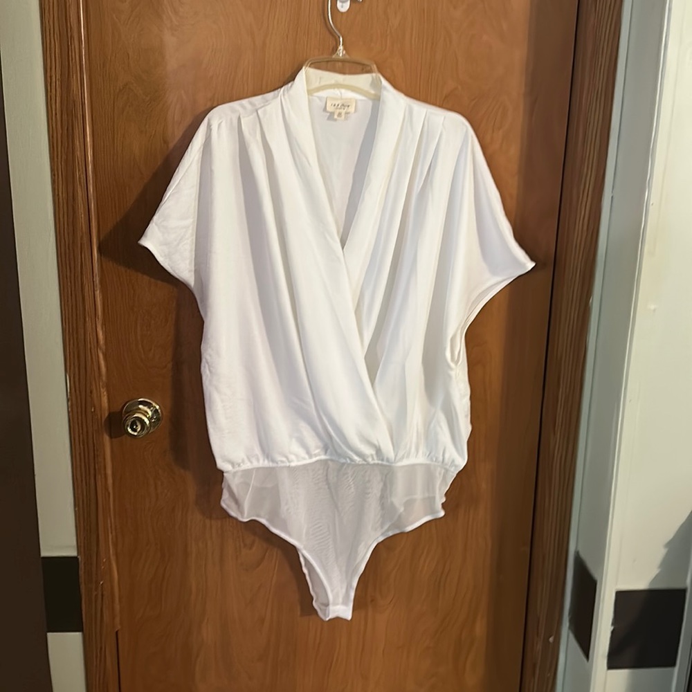 Cap sleeve white bodysuit size 3XL